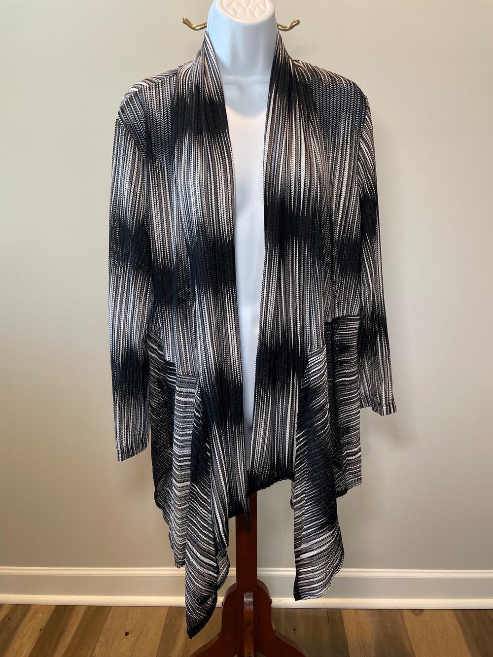 Chico’s Travelers Wheat Mesh Open‑Front Cardigan Sweater Size L Black White Trim